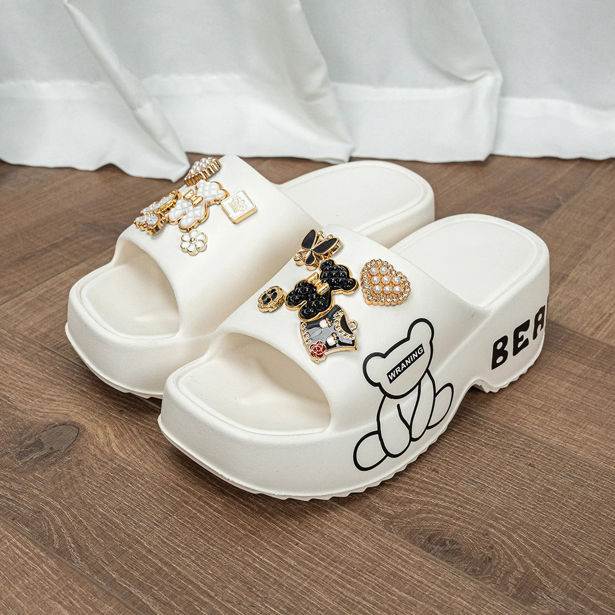 Novo urso preto e branco com sola grossa sandálias e chinelos femininos E19