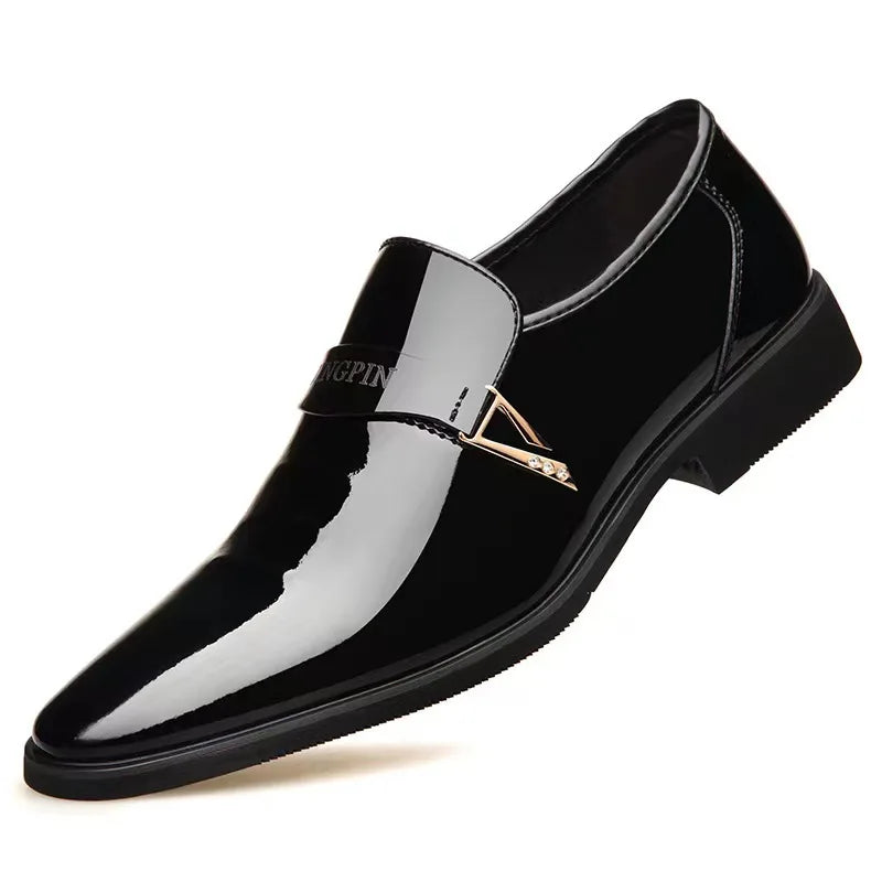 Sapatos de couro de laca masculinos Sapatos de couro de negócios Edição coreana Britânico Conjunto pontiagudo Sapatos de couro masculinos
