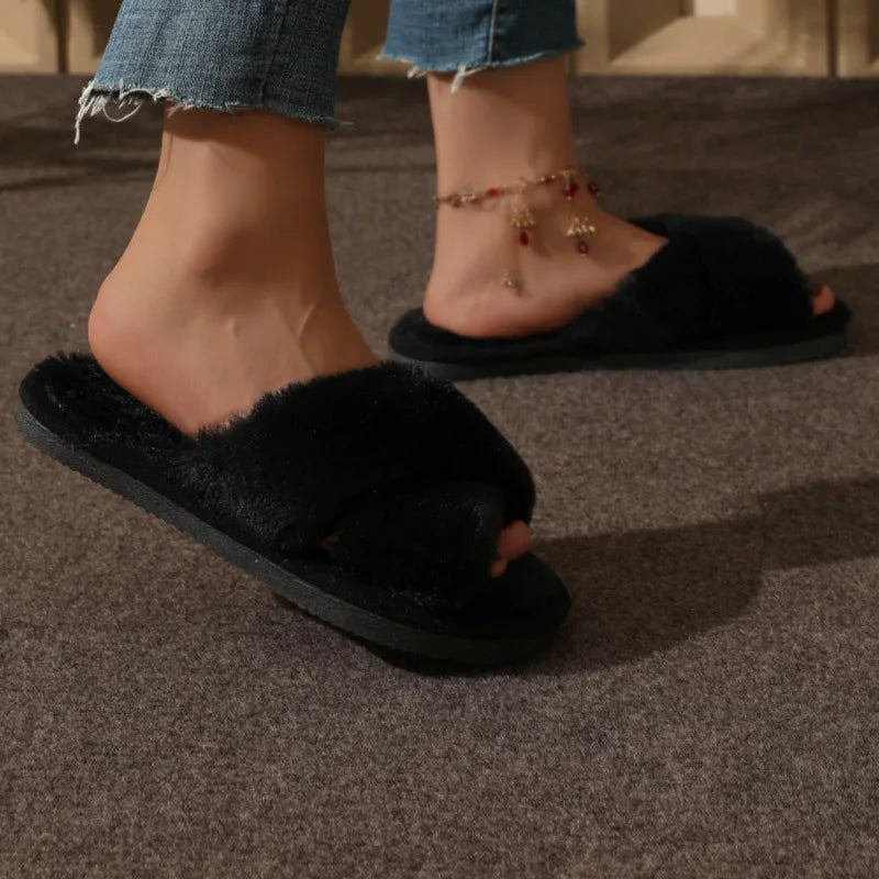 Moda Cross Strap Fur Slippers Mulheres Indoor Light Warm Plush Home Slippers Mulher Faux Fur Flat Heel Casal Slides Plus Size 43
