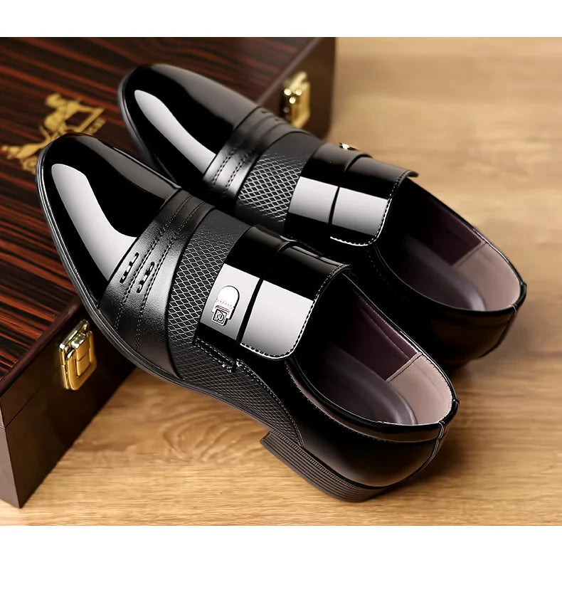 Oxford Sapatos Masculinos de Luxo Laca Sapato de Casamento Apontado Dedo Do Pé Sapatos de Vestido para Homens Clássicos Homens de Negócios Sapatos de Couro Tamanho Grande 38-48