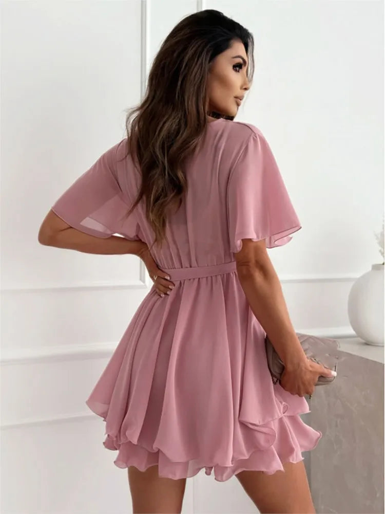 Vestidos de festa casuais de verão Sexy com decote em V Alça cruzada Mini saia com babados Hem Vestido de chiffon Moda feminina feminina Vestido branco preto