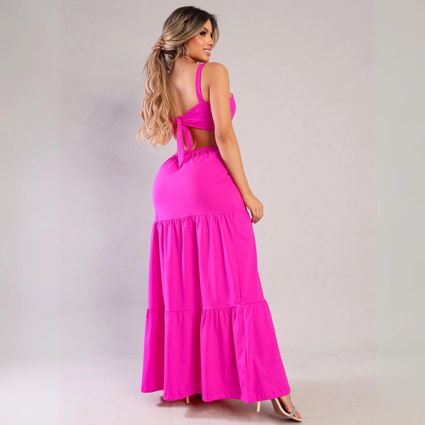 Fashion Blogger Tendencia Vestido Longo Aberto Nas Costas