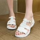 Sandálias de fundo plano para mulheres verão sudeste da Ásia chinelos de plataforma de salto grosso para uso ao ar livre com uma alça confortável material de PVC