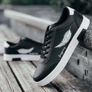 Homens brancos Calçados Esportivos Moda Homens Sapatos Casuais Homem de Couro Flats Conforto Resistente Tênis Casuais Masculinos Zapatillas De Hombre