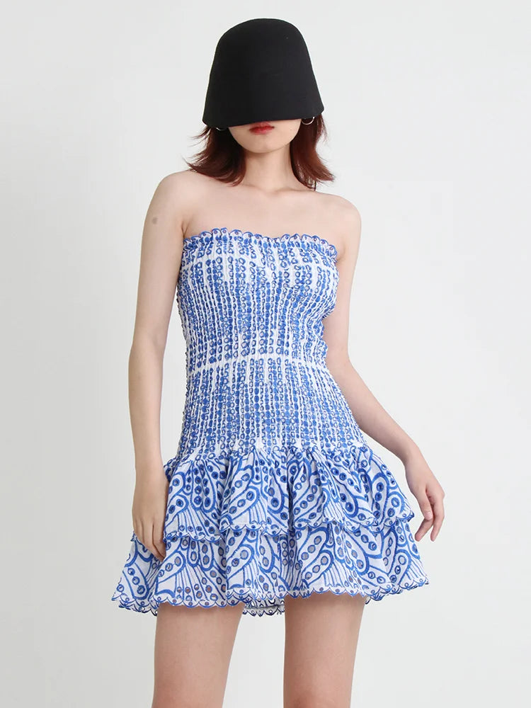 TWOTWINSTYLE Cut Out Bainha em camadas Vestido Sexy Para Mulheres Sem Alças Sem Mangas Fora Do Ombro Cintura Alta Mini Vestidos Roupas Femininas