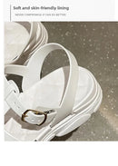 Sandálias de fundo plano para mulheres verão sudeste da Ásia chinelos de plataforma de salto grosso para uso ao ar livre com uma alça confortável material de PVC