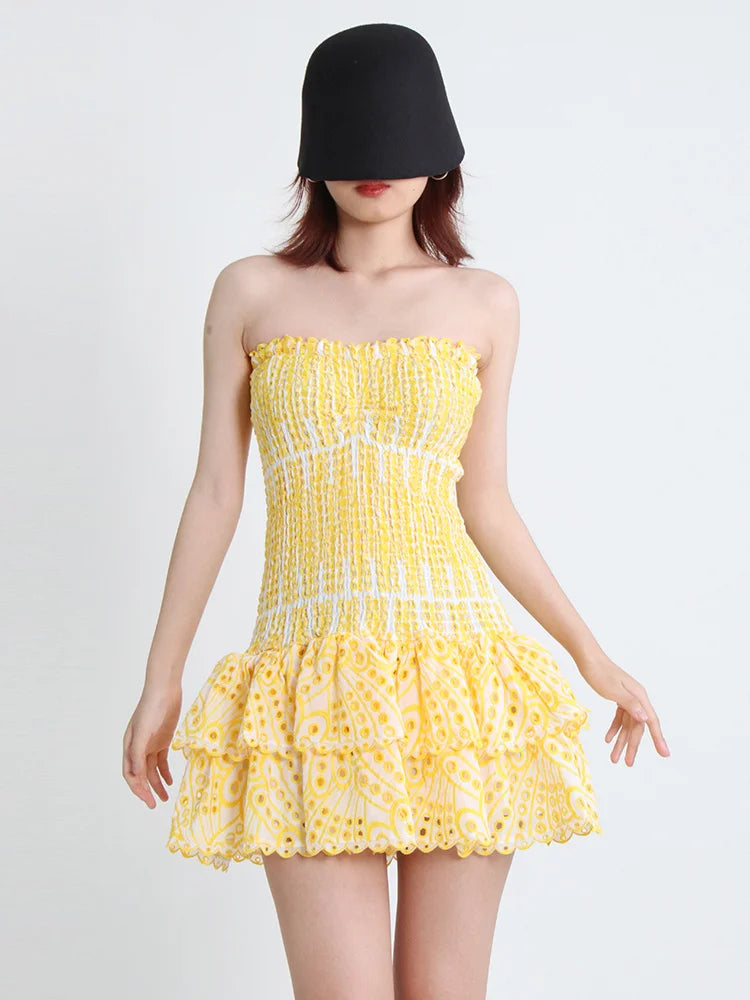 TWOTWINSTYLE Cut Out Bainha em camadas Vestido Sexy Para Mulheres Sem Alças Sem Mangas Fora Do Ombro Cintura Alta Mini Vestidos Roupas Femininas
