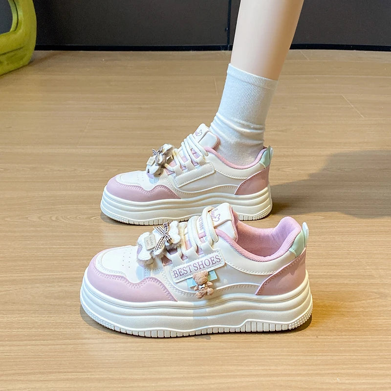 Entre na moda com nossa coleção exclusiva de calçados femininos! Encontre a combinação perfeita de estilo e conforto hoje