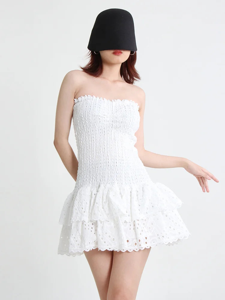 TWOTWINSTYLE Cut Out Bainha em camadas Vestido Sexy Para Mulheres Sem Alças Sem Mangas Fora Do Ombro Cintura Alta Mini Vestidos Roupas Femininas