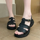 Sandálias de fundo plano para mulheres verão sudeste da Ásia chinelos de plataforma de salto grosso para uso ao ar livre com uma alça confortável material de PVC