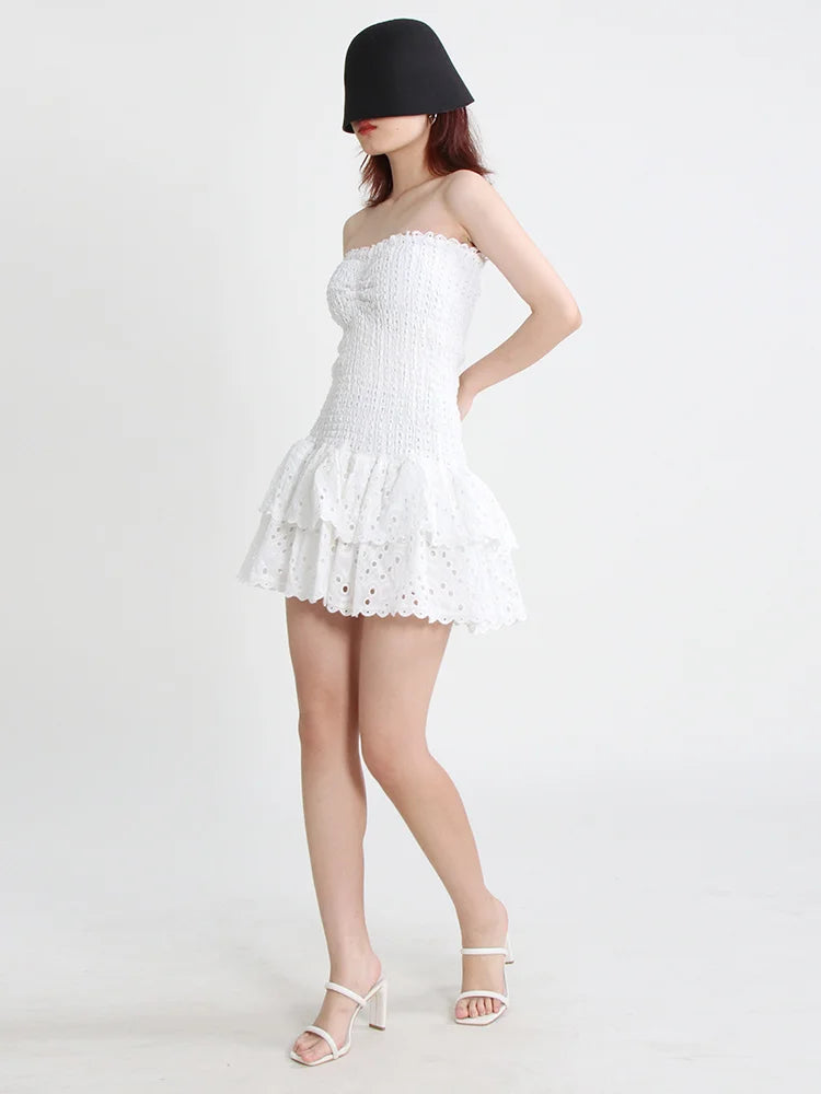 TWOTWINSTYLE Cut Out Bainha em camadas Vestido Sexy Para Mulheres Sem Alças Sem Mangas Fora Do Ombro Cintura Alta Mini Vestidos Roupas Femininas