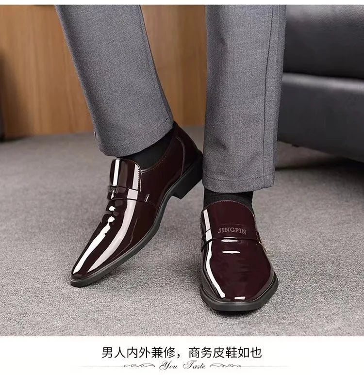 Sapatos de couro de laca masculinos Sapatos de couro de negócios Edição coreana Britânico Conjunto pontiagudo Sapatos de couro masculinos