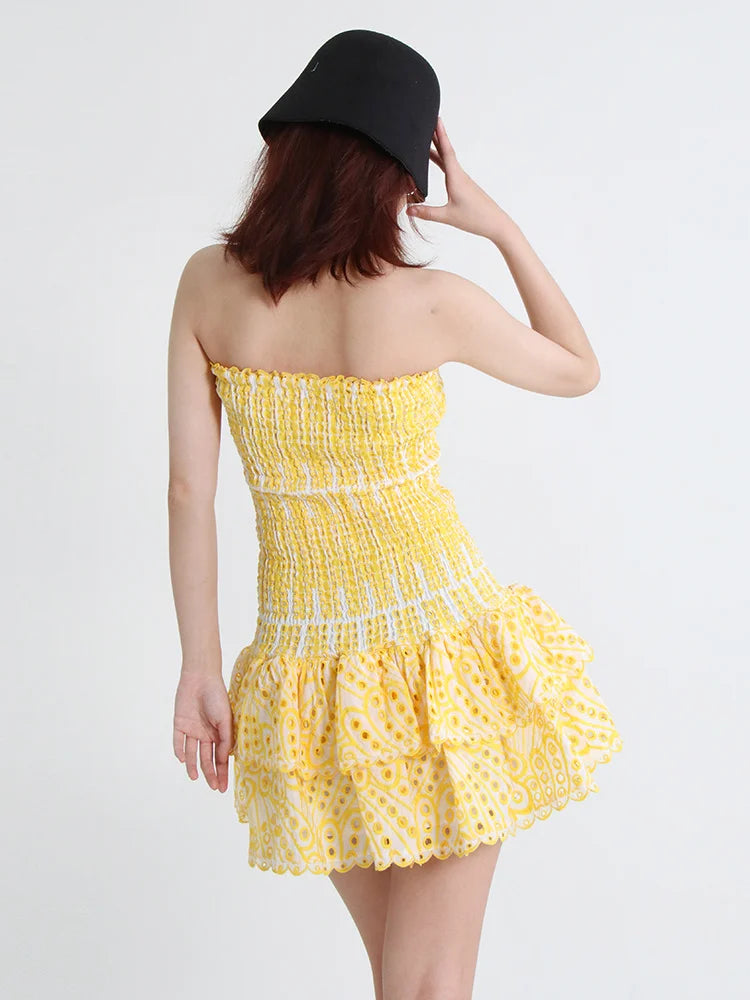 TWOTWINSTYLE Cut Out Bainha em camadas Vestido Sexy Para Mulheres Sem Alças Sem Mangas Fora Do Ombro Cintura Alta Mini Vestidos Roupas Femininas