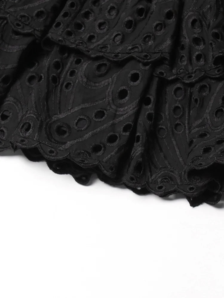 TWOTWINSTYLE Cut Out Bainha em camadas Vestido Sexy Para Mulheres Sem Alças Sem Mangas Fora Do Ombro Cintura Alta Mini Vestidos Roupas Femininas
