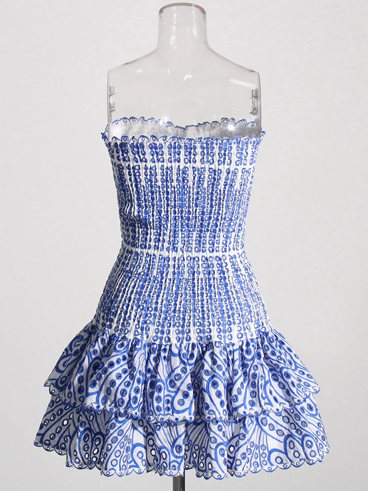 TWOTWINSTYLE Cut Out Bainha em camadas Vestido Sexy Para Mulheres Sem Alças Sem Mangas Fora Do Ombro Cintura Alta Mini Vestidos Roupas Femininas
