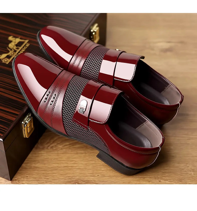 Oxford Sapatos Masculinos de Luxo Laca Sapato de Casamento Apontado Dedo Do Pé Sapatos de Vestido para Homens Clássicos Homens de Negócios Sapatos de Couro Tamanho Grande 38-48