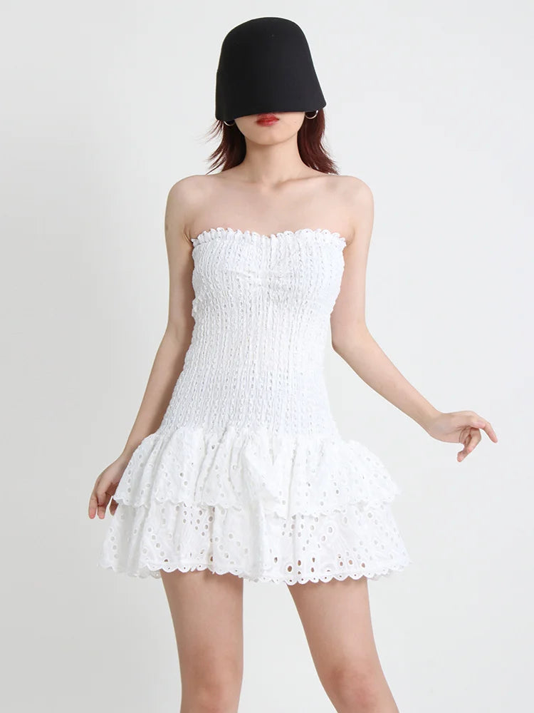 TWOTWINSTYLE Cut Out Bainha em camadas Vestido Sexy Para Mulheres Sem Alças Sem Mangas Fora Do Ombro Cintura Alta Mini Vestidos Roupas Femininas
