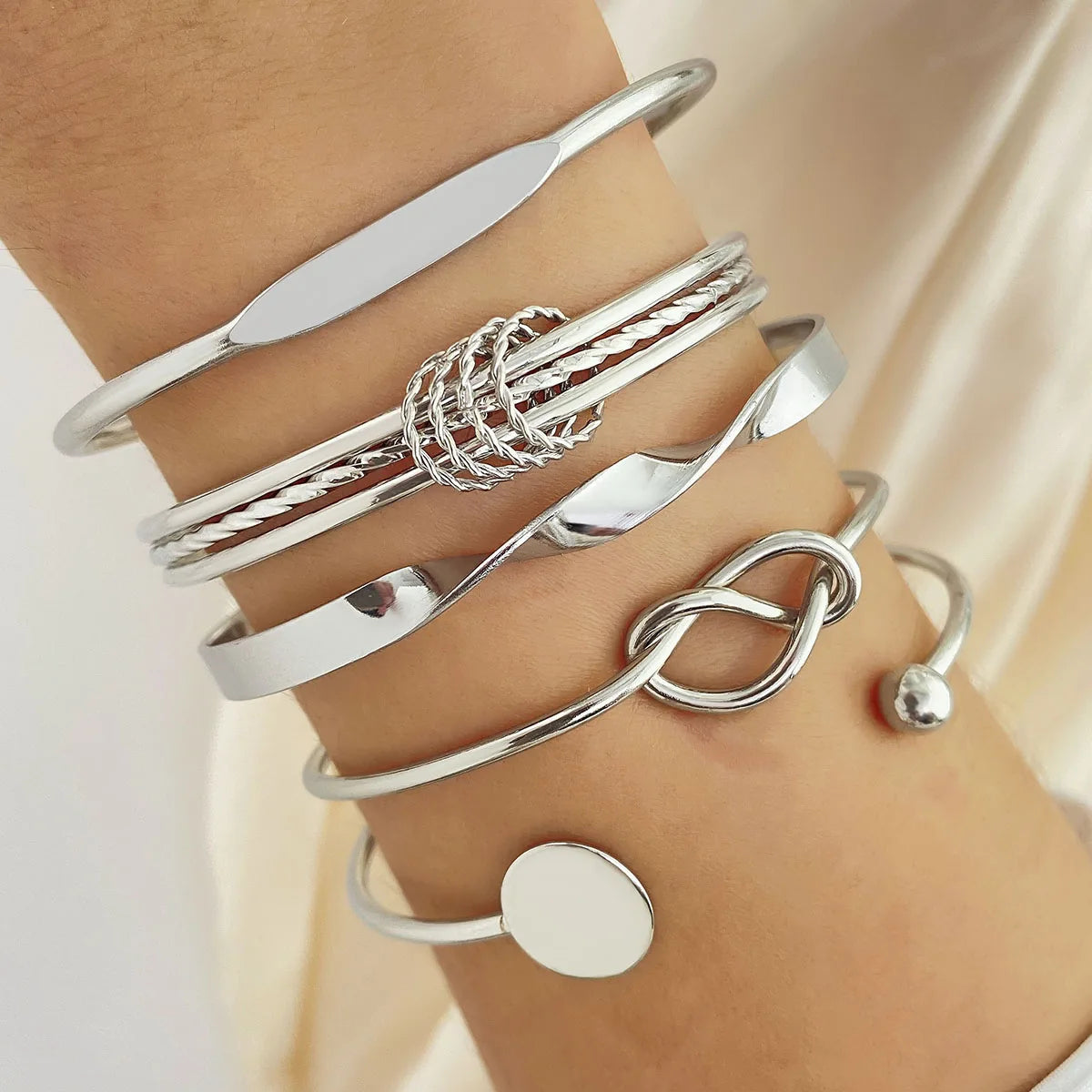 IPARAM Punk Moda Multicamadas Pulseiras para Feminino Elegante Delicado Torção Espumante Pulseiras Ajustáveis Jóias Casais Presentes
