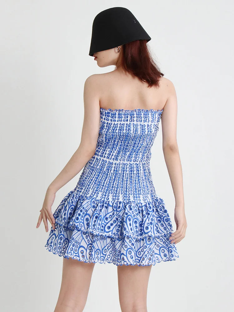 TWOTWINSTYLE Cut Out Bainha em camadas Vestido Sexy Para Mulheres Sem Alças Sem Mangas Fora Do Ombro Cintura Alta Mini Vestidos Roupas Femininas
