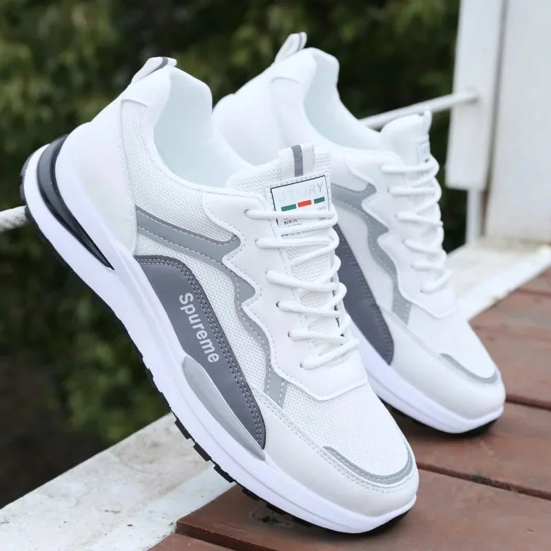 Sapatos masculinos respiráveis de verão 2024 Novos esportes casuais Web Running Student Branco Velho Sapatos da moda de altura aumentada