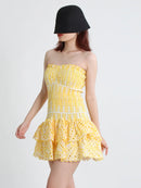 TWOTWINSTYLE Cut Out Bainha em camadas Vestido Sexy Para Mulheres Sem Alças Sem Mangas Fora Do Ombro Cintura Alta Mini Vestidos Roupas Femininas