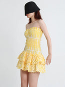 TWOTWINSTYLE Cut Out Bainha em camadas Vestido Sexy Para Mulheres Sem Alças Sem Mangas Fora Do Ombro Cintura Alta Mini Vestidos Roupas Femininas