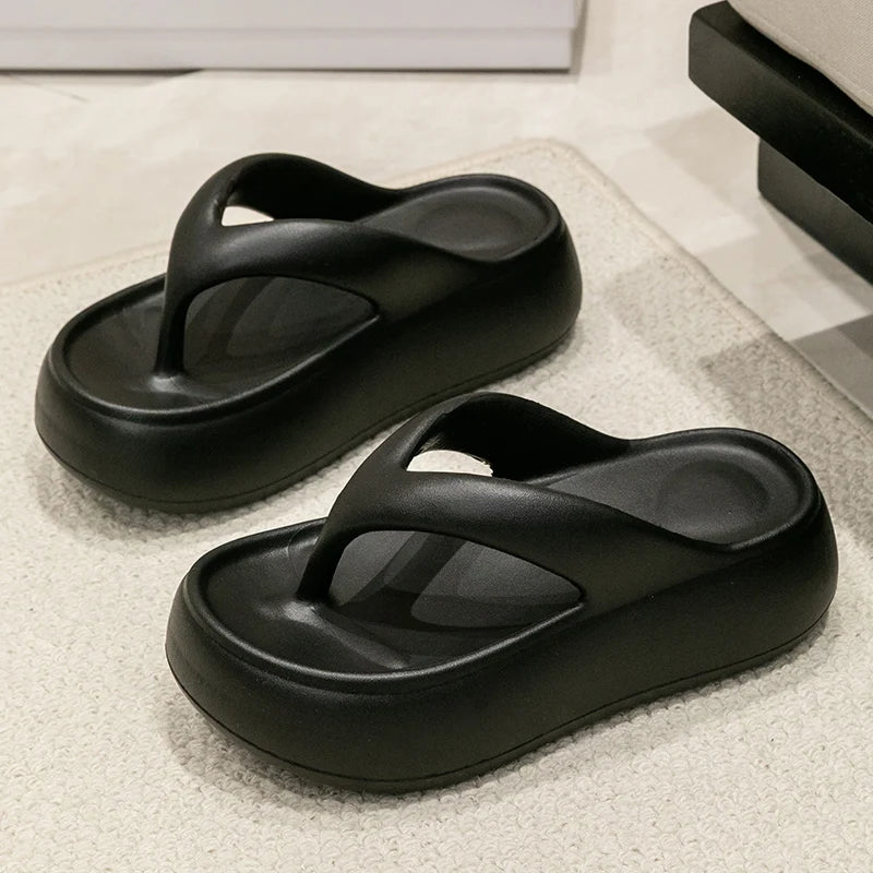 Antiderrapante Praia Chinelos Mulheres Verão Clipe Toe Fundo Grosso Chinelos de Nuvem Mulher 2025 Sandálias de Plataforma de Sola Macia Slides Feminino