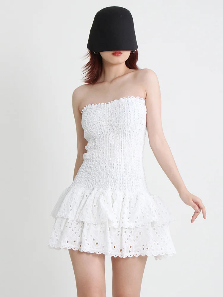 TWOTWINSTYLE Cut Out Bainha em camadas Vestido Sexy Para Mulheres Sem Alças Sem Mangas Fora Do Ombro Cintura Alta Mini Vestidos Roupas Femininas