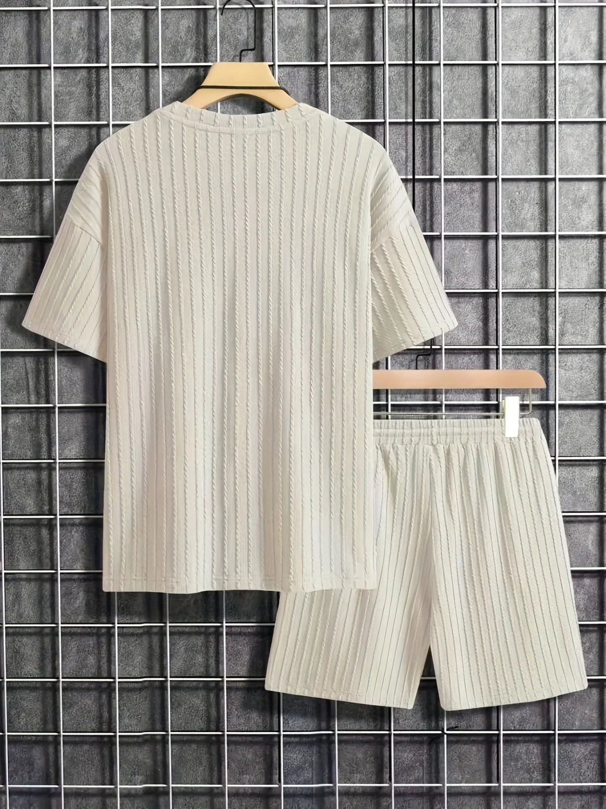 Nova moda masculina esportes de verão cor sólida gola vertical listra T-shirt shorts terno de manga curta