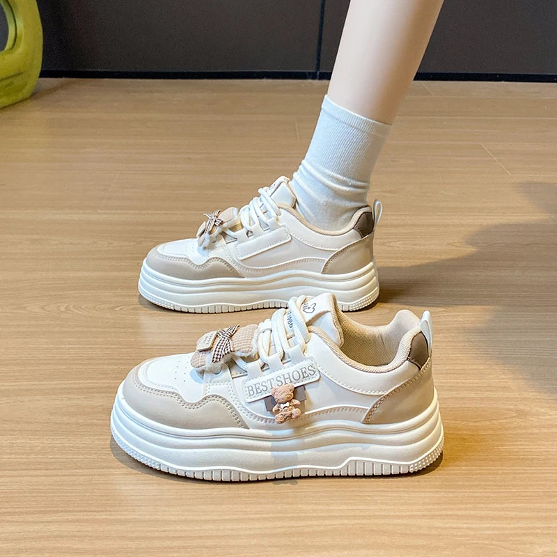 Entre na moda com nossa coleção exclusiva de calçados femininos! Encontre a combinação perfeita de estilo e conforto hoje