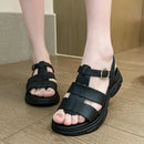 Sandálias de fundo plano para mulheres verão sudeste da Ásia chinelos de plataforma de salto grosso para uso ao ar livre com uma alça confortável material de PVC