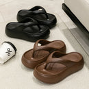 Antiderrapante Praia Chinelos Mulheres Verão Clipe Toe Fundo Grosso Chinelos de Nuvem Mulher 2025 Sandálias de Plataforma de Sola Macia Slides Feminino