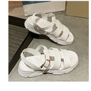 Sandálias de fundo plano para mulheres verão sudeste da Ásia chinelos de plataforma de salto grosso para uso ao ar livre com uma alça confortável material de PVC