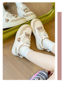 Entre na moda com nossa coleção exclusiva de calçados femininos! Encontre a combinação perfeita de estilo e conforto hoje