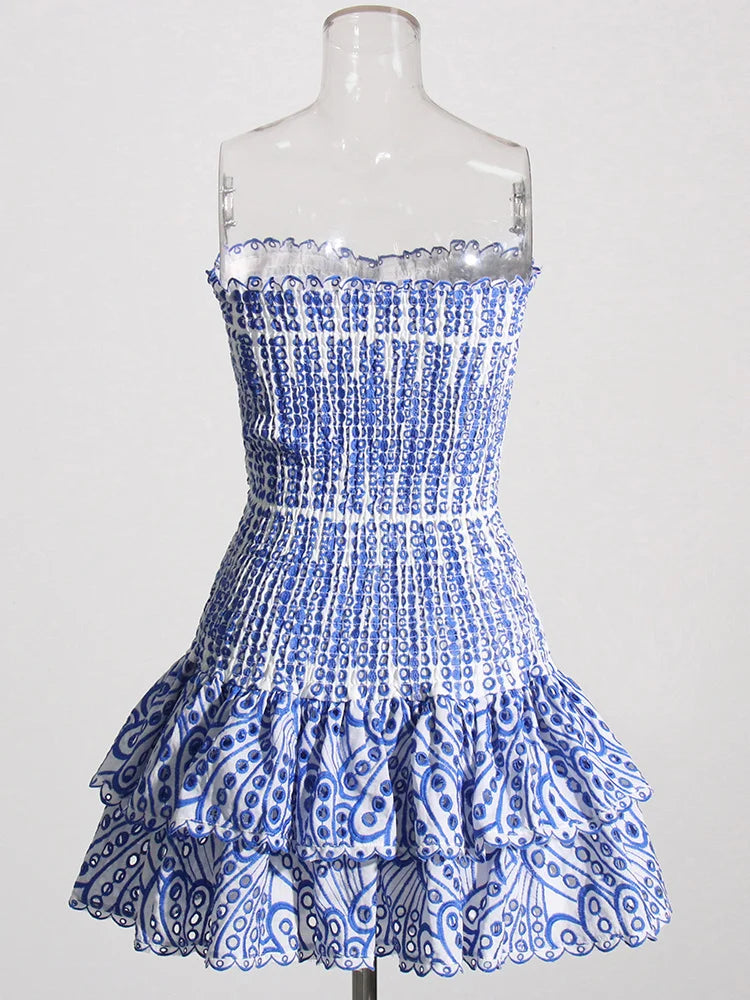 TWOTWINSTYLE Cut Out Bainha em camadas Vestido Sexy Para Mulheres Sem Alças Sem Mangas Fora Do Ombro Cintura Alta Mini Vestidos Roupas Femininas