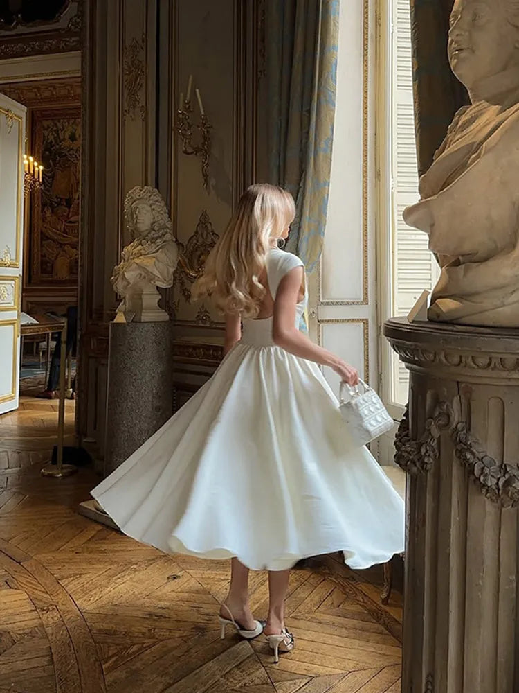 Elegante Branco Plissado A Linha Grande Hem Vestido de Festa Moda Feminina Slash Neck Slim Backless Vestidos 2025 Vestes Femininas Do Clube Verão