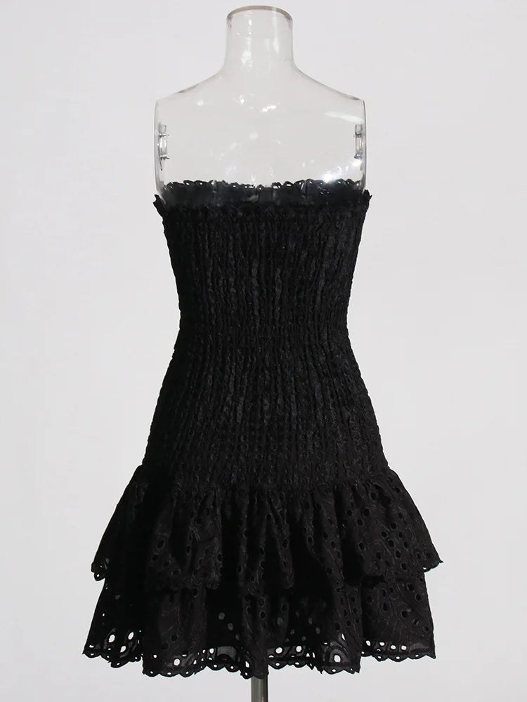 TWOTWINSTYLE Cut Out Bainha em camadas Vestido Sexy Para Mulheres Sem Alças Sem Mangas Fora Do Ombro Cintura Alta Mini Vestidos Roupas Femininas