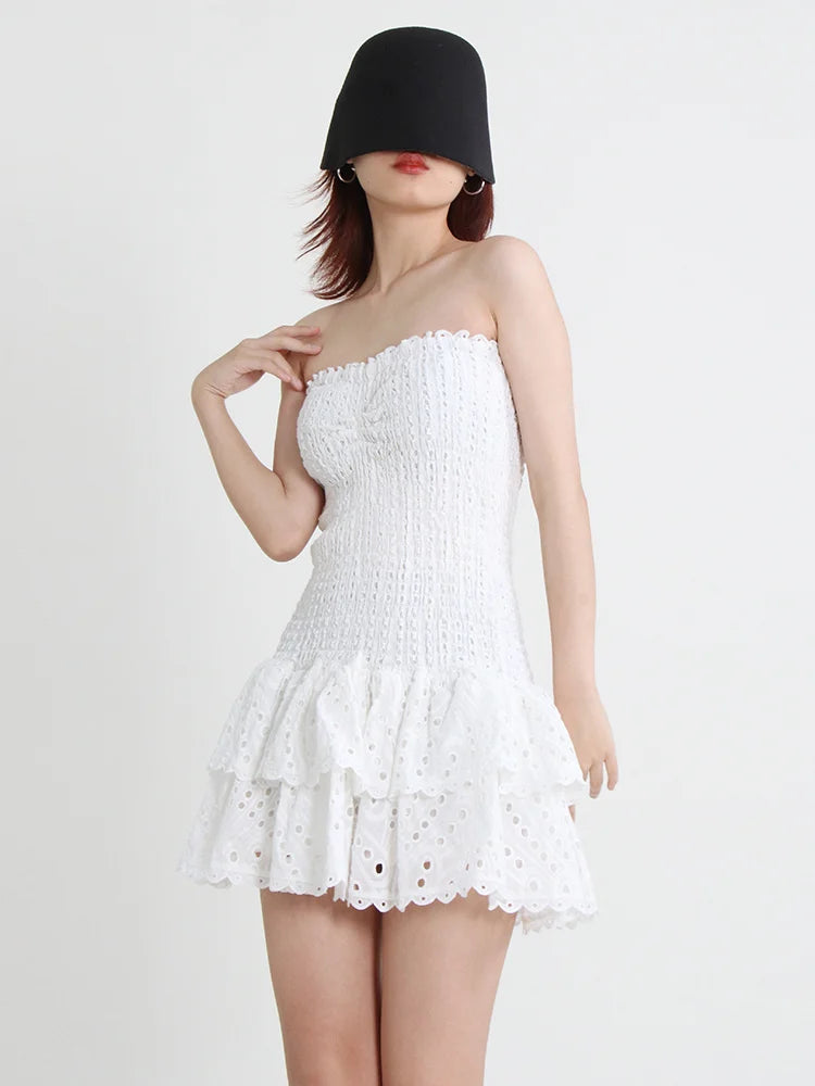 TWOTWINSTYLE Cut Out Bainha em camadas Vestido Sexy Para Mulheres Sem Alças Sem Mangas Fora Do Ombro Cintura Alta Mini Vestidos Roupas Femininas