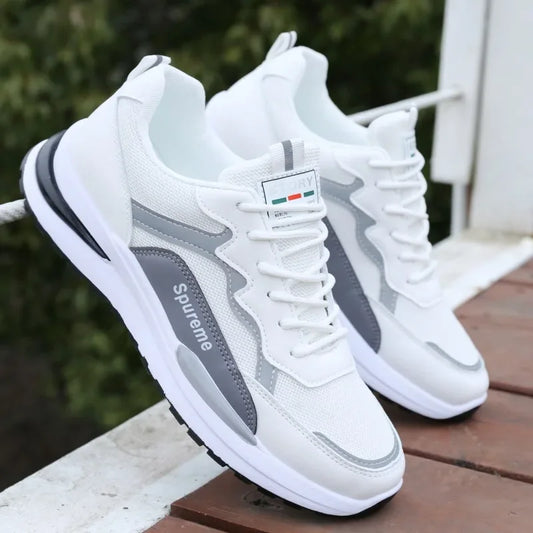 Sapatos masculinos respiráveis de verão 2024 Novos esportes casuais Web Running Student Branco Velho Sapatos da moda de altura aumentada