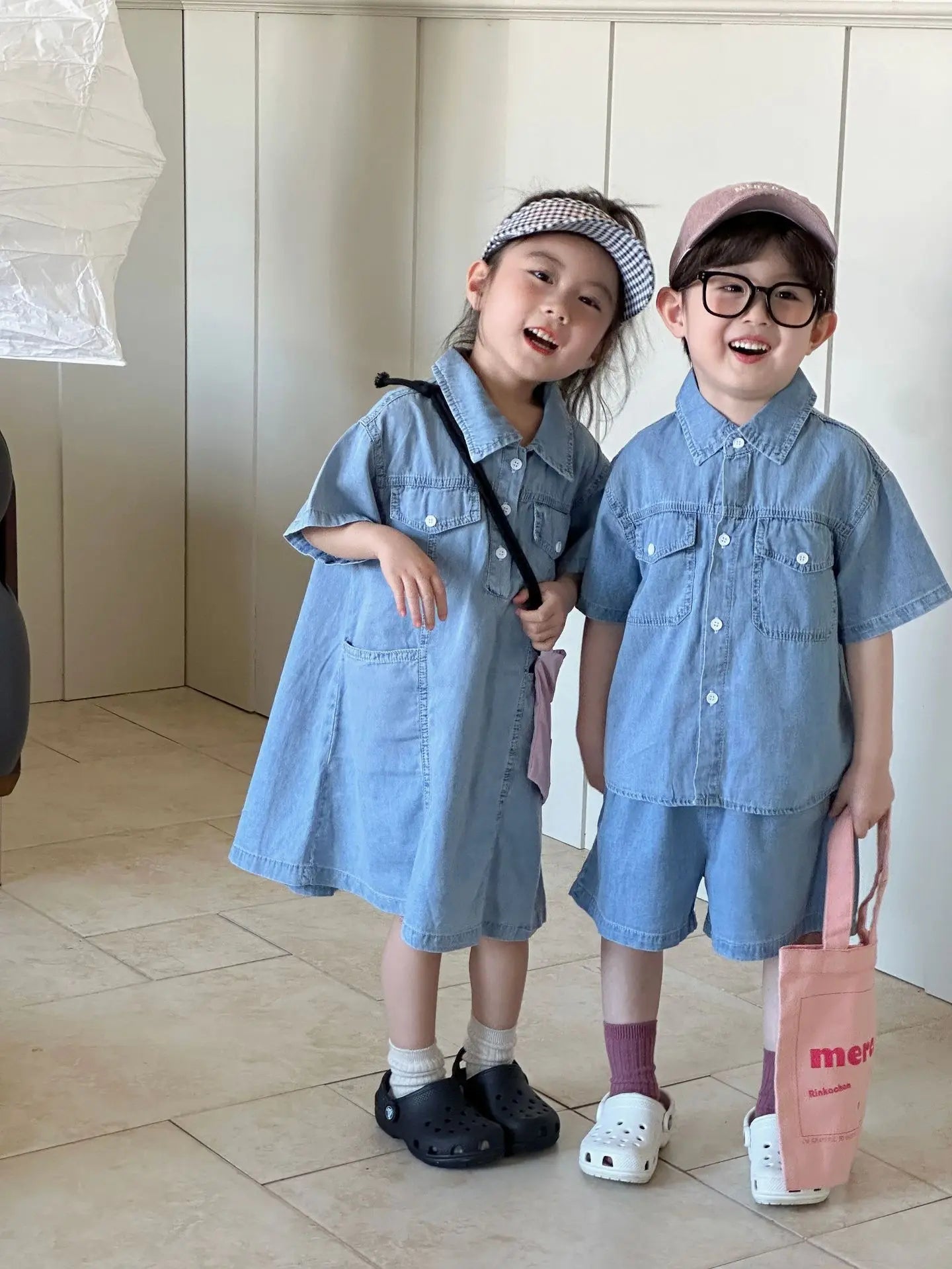 Roupas infantis 2025 verão novo terno jeans para menino ou vestido de menina casual roupas para irmão e irmã