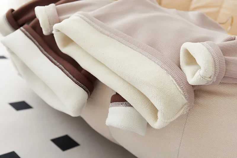 Camisa de fundo infantil outono/inverno Nova camiseta quente com fundo para homens e mulheres Roupas de pelúcia de bebê engrossadas