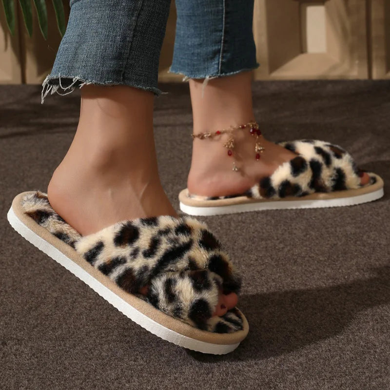 Moda Cross Strap Fur Slippers Mulheres Indoor Light Warm Plush Home Slippers Mulher Faux Fur Flat Heel Casal Slides Plus Size 43