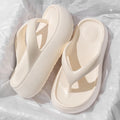 Antiderrapante Praia Chinelos Mulheres Verão Clipe Toe Fundo Grosso Chinelos de Nuvem Mulher 2025 Sandálias de Plataforma de Sola Macia Slides Feminino