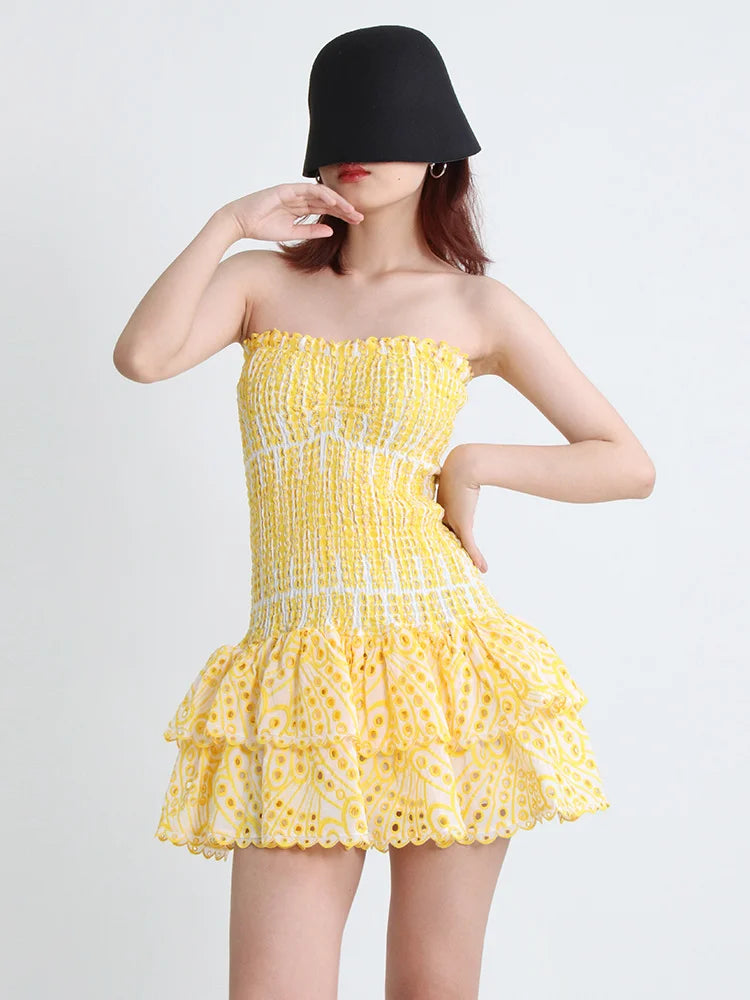 TWOTWINSTYLE Cut Out Bainha em camadas Vestido Sexy Para Mulheres Sem Alças Sem Mangas Fora Do Ombro Cintura Alta Mini Vestidos Roupas Femininas