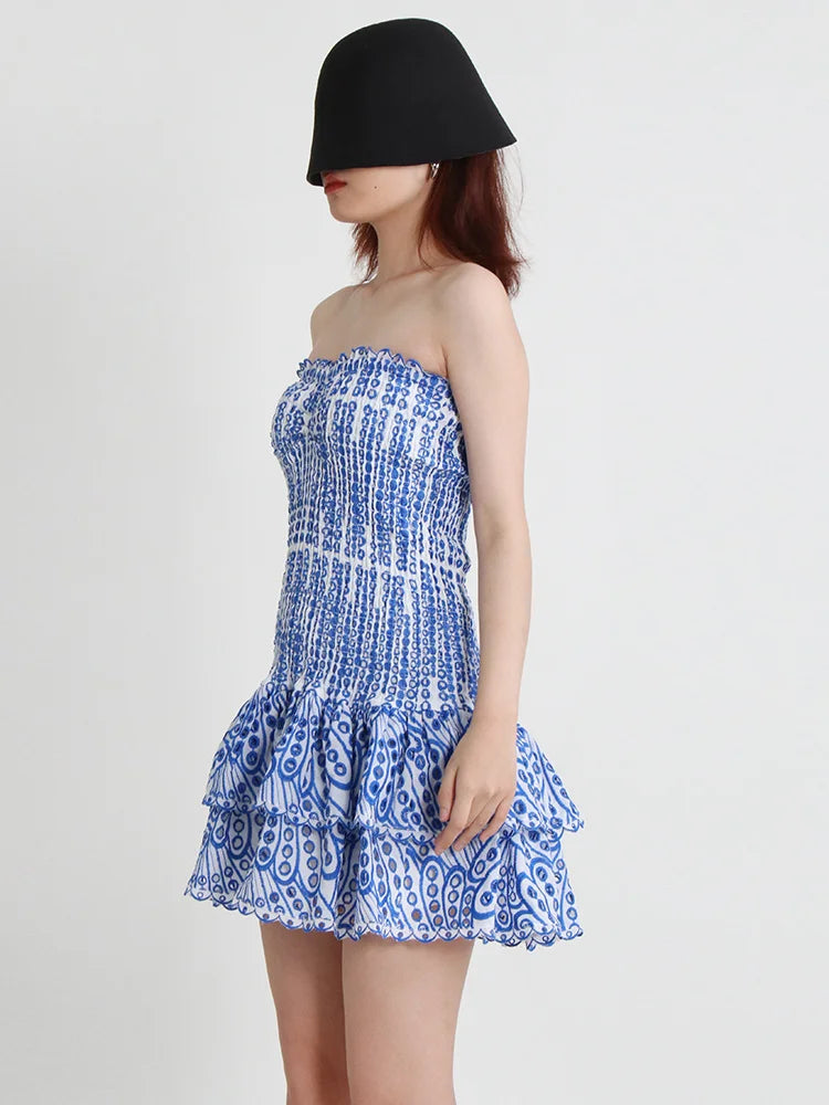 TWOTWINSTYLE Cut Out Bainha em camadas Vestido Sexy Para Mulheres Sem Alças Sem Mangas Fora Do Ombro Cintura Alta Mini Vestidos Roupas Femininas