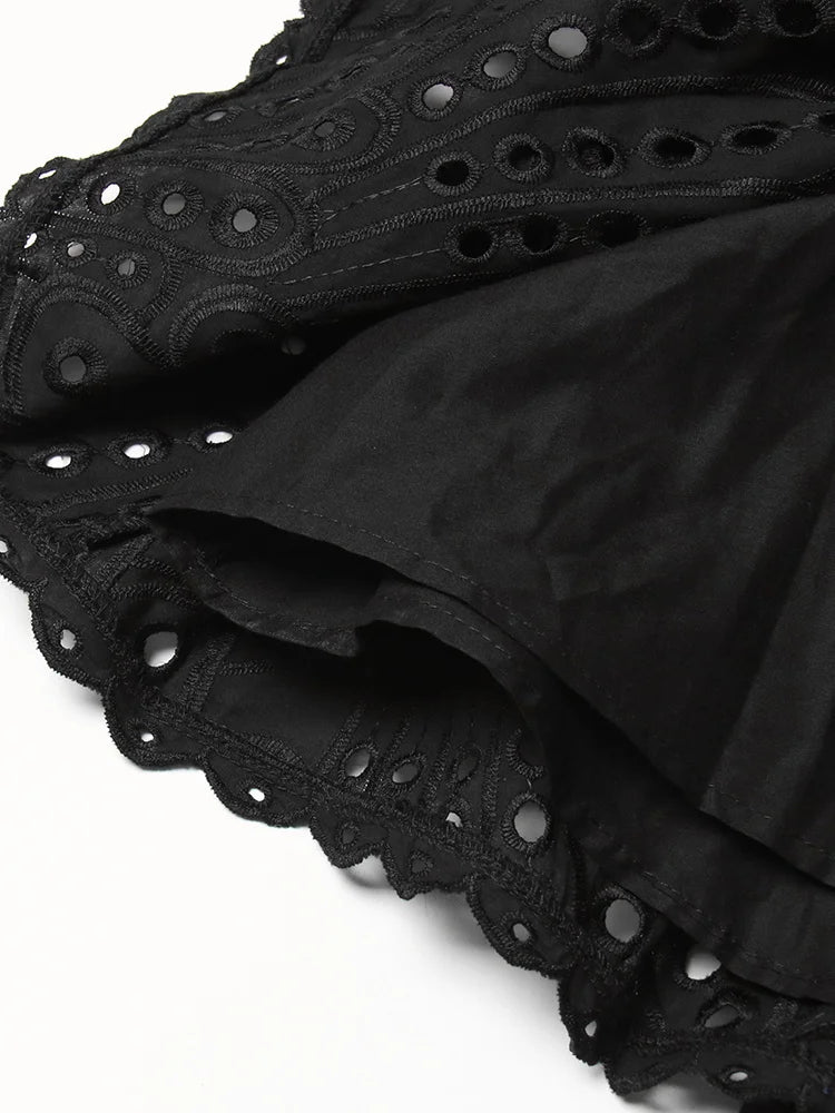 TWOTWINSTYLE Cut Out Bainha em camadas Vestido Sexy Para Mulheres Sem Alças Sem Mangas Fora Do Ombro Cintura Alta Mini Vestidos Roupas Femininas