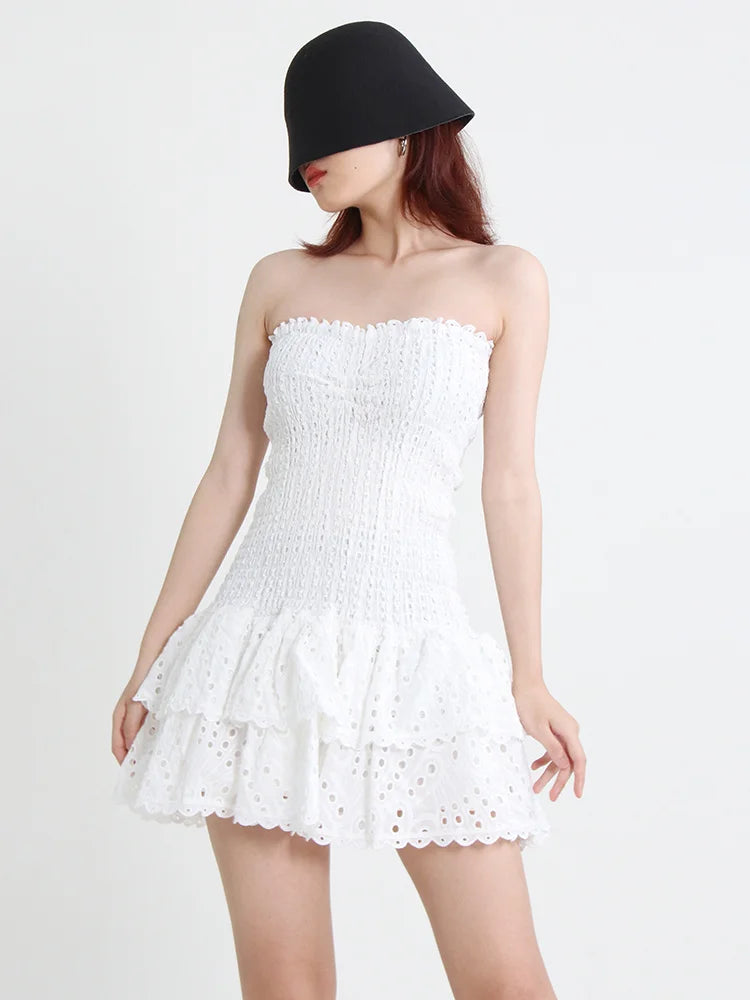 TWOTWINSTYLE Cut Out Bainha em camadas Vestido Sexy Para Mulheres Sem Alças Sem Mangas Fora Do Ombro Cintura Alta Mini Vestidos Roupas Femininas