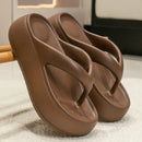 Antiderrapante Praia Chinelos Mulheres Verão Clipe Toe Fundo Grosso Chinelos de Nuvem Mulher 2025 Sandálias de Plataforma de Sola Macia Slides Feminino