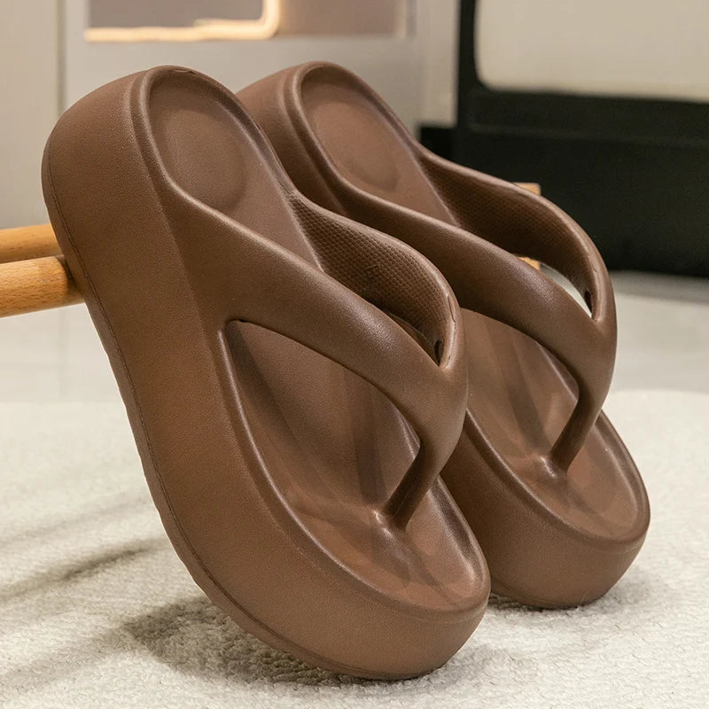Antiderrapante Praia Chinelos Mulheres Verão Clipe Toe Fundo Grosso Chinelos de Nuvem Mulher 2025 Sandálias de Plataforma de Sola Macia Slides Feminino
