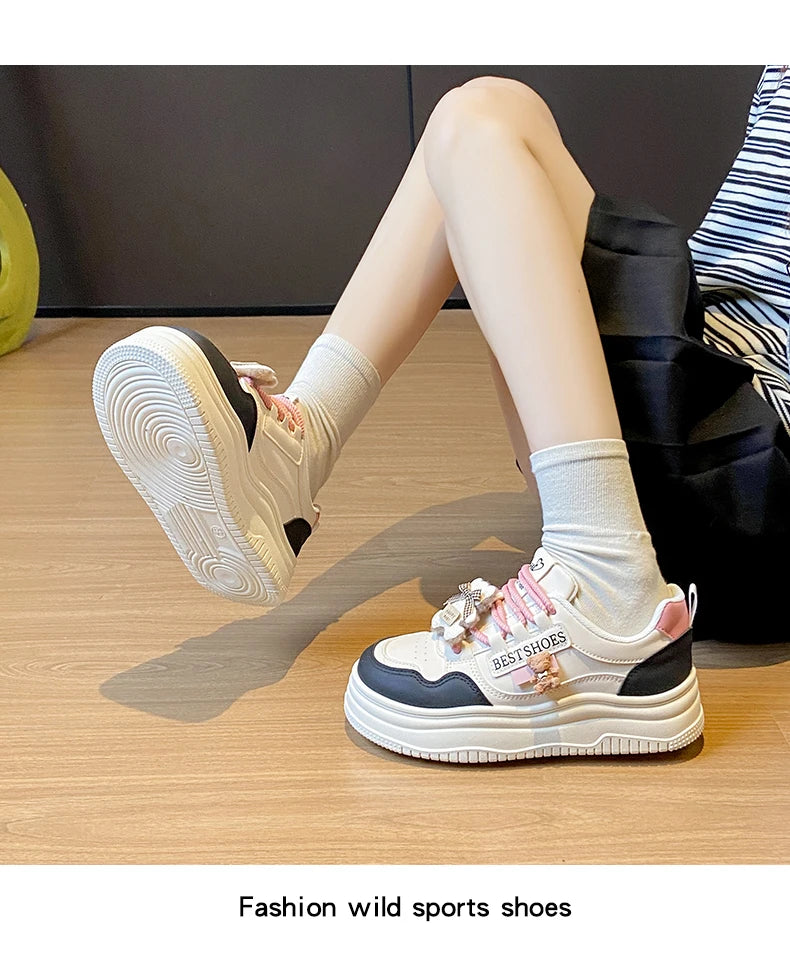 Entre na moda com nossa coleção exclusiva de calçados femininos! Encontre a combinação perfeita de estilo e conforto hoje